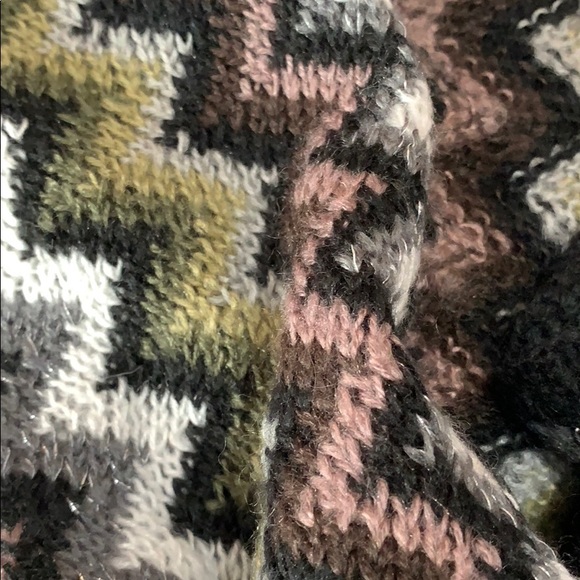 Pattern scarf NEVER WORN - Picture 2 of 3